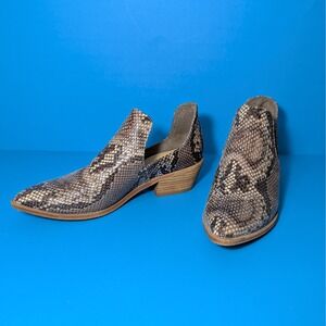 Chinese Laundry Snake Print Side Cutout Booties Pointed Toe Ankle Boots Size 8
